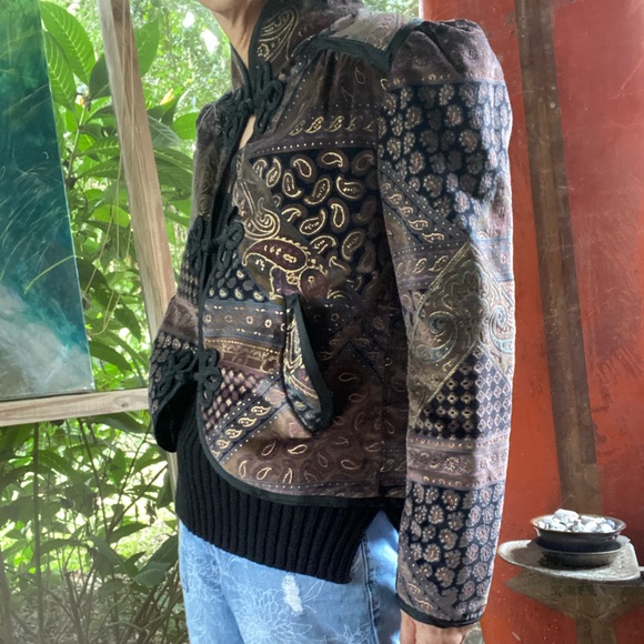 Frances Henaghan paisley brown with gold accents Victorian style velour jacket. - Picture 12 of 16